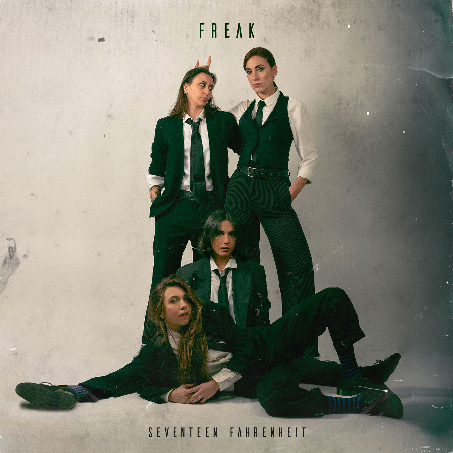 FREAK + POSTER AUTOGRAFATO